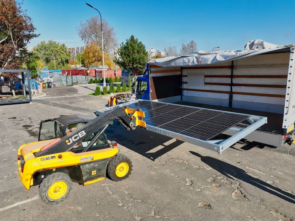 02_Solar_Container_montaz.jpg
